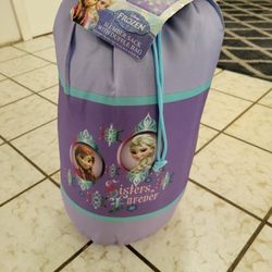 BRAND NEW DISNEY "SISTERS FOREVER" SLEEPING BAG  WITH DUFFLE BAG