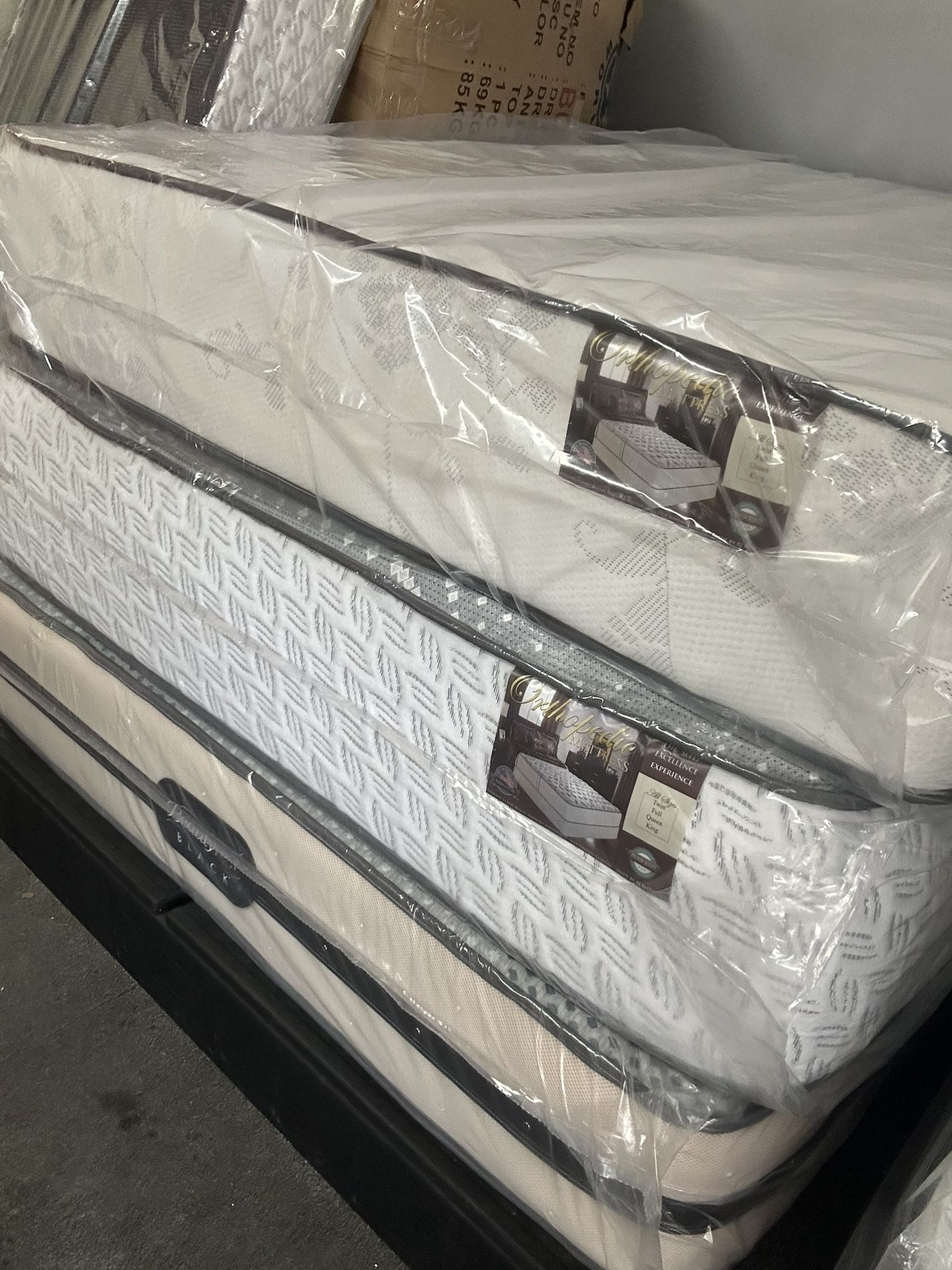 QUEEN SIZE MATTRESS BRANF NEW 11 INCH $190 LOCATION.303 POCASSET AVE PROVIDENCE RI OPEN 7 DAY