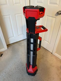Milwaukee m18 rockets light / charger