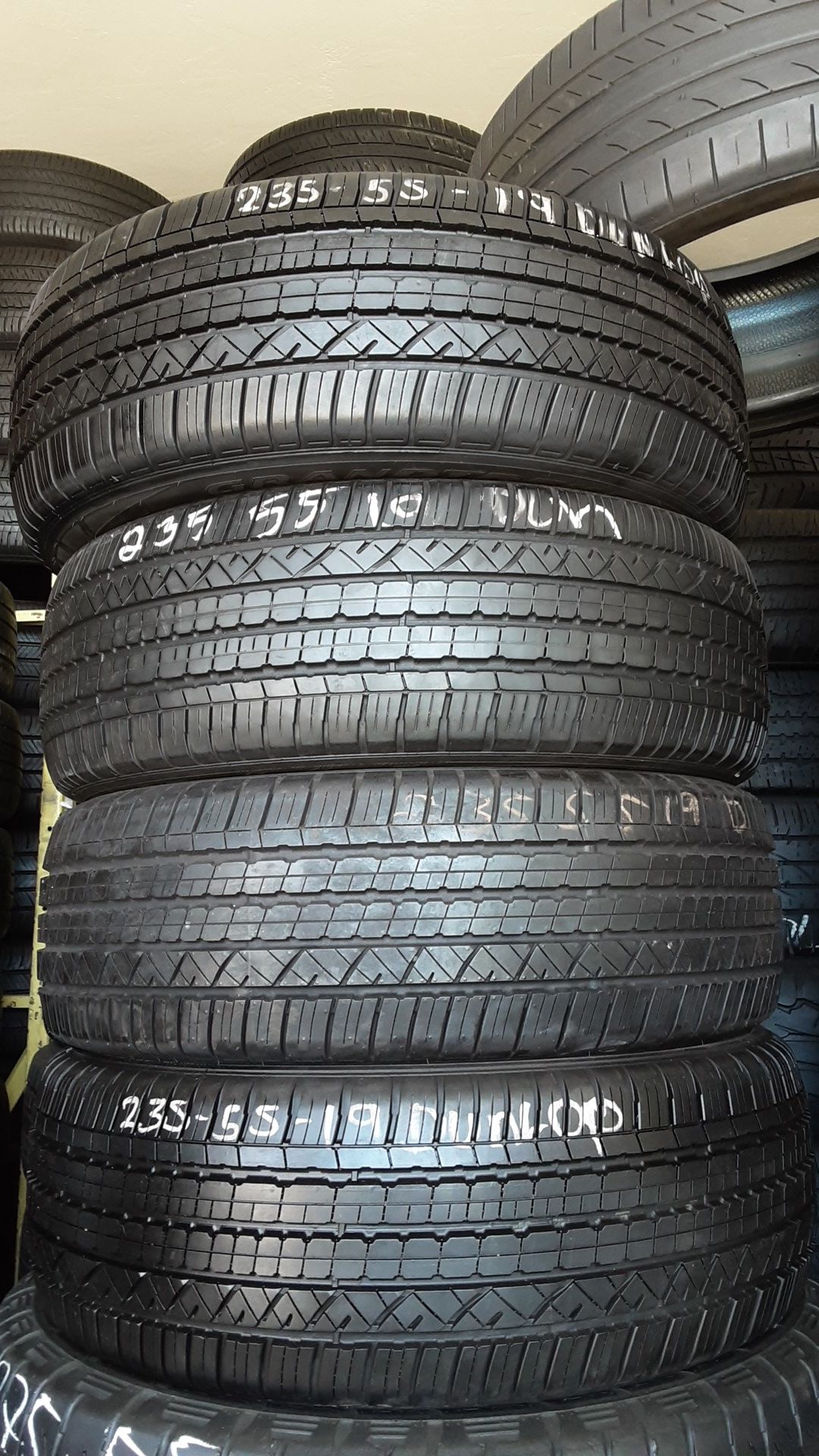 EXCELLENT SET OF 235 55 19 DUNLOP GRANDTREK