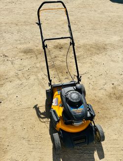 Cub Cadet Push Lawn Mower (MISSING BAG)