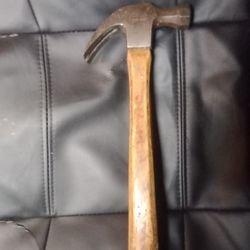 Vintage Plumb Hooked Claw Hammer 16 Ounce Collectible Tool Hardware.