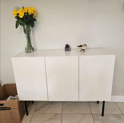 Console sideboard cabinet table