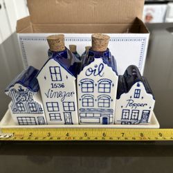 Dutch Souvenir Hand painted Salt Pepper Shakers 