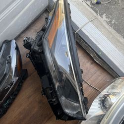 2020 Toyota Highlander Right Headlight 