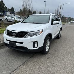 2014 Kia Sorento LX ( All Wheel drive ) 