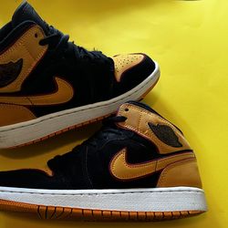 Jordan 1 mid Vivid Orange Black