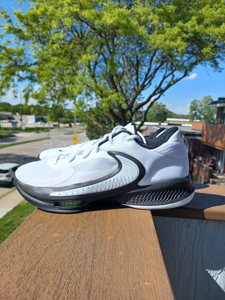 Nike Zoom Freak 4
Men's 11