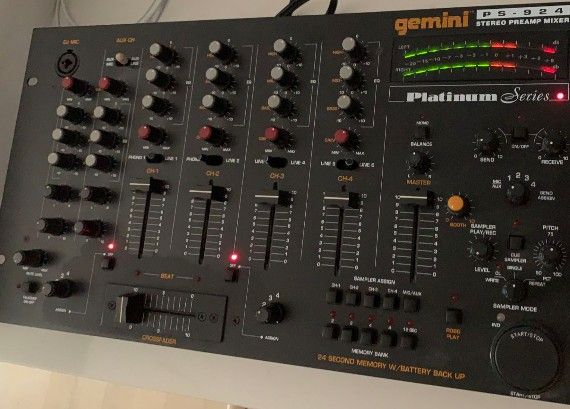 GEMINI - PS 924 - 4 Channel Stereo Dj Mixer + Sampler