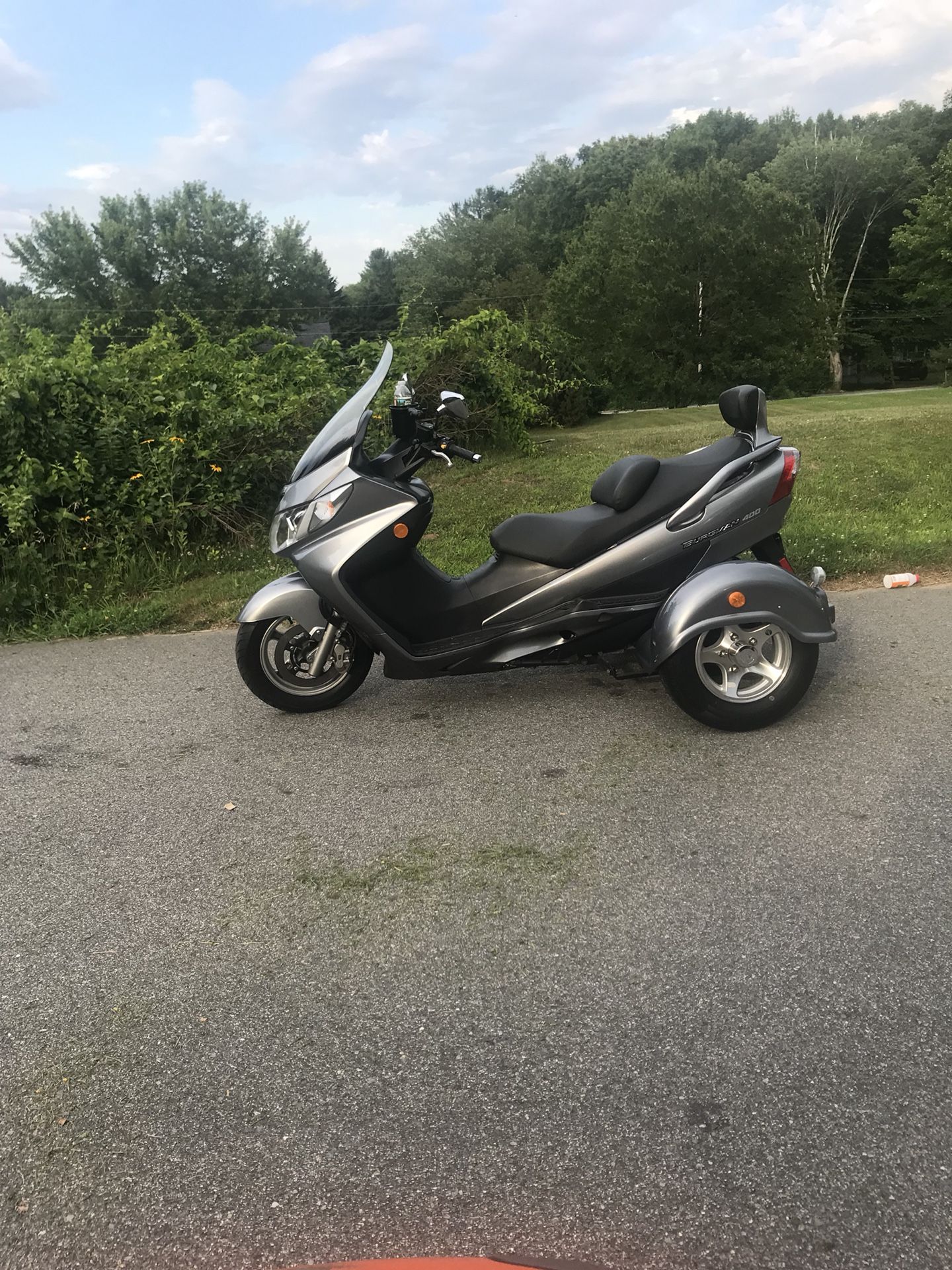 2006 Suzuki Burgman 400 5500 miles with tow pac trike kit.very