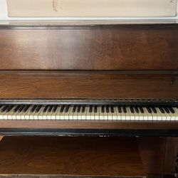 Gulbransen upright piano 