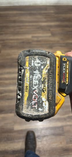 Dewalt grinder with 9amp battery