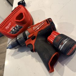 Milwaukee 1/2 HammerDrill kit