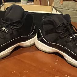 Air Jordan 11 Retro BG Black Size 7 Woman’s 