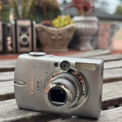 Vintage Canon Powershot Y2K Digicam 