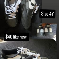 NIKE SIZE 4Y
