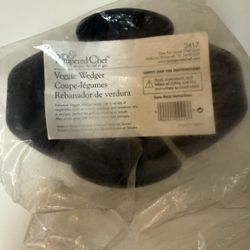 NIP Pampered Chef Veggie Wedger
