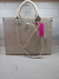 NWT Betsey Johnson Xokiara2 Large Skull Embossed Tote & Wristlet Chalk White