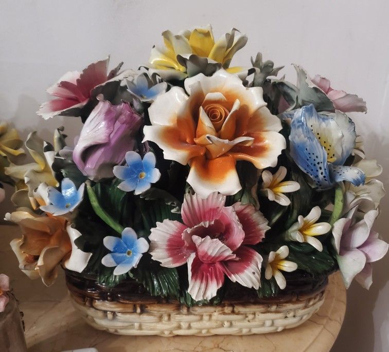 Xlarge Capodimonte Made In Italy Porcelain Flower Centerpiece