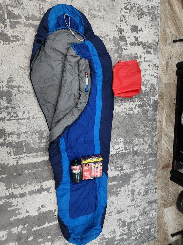 The North Face Aleutian 20°F Sleeping Bag + Bonus