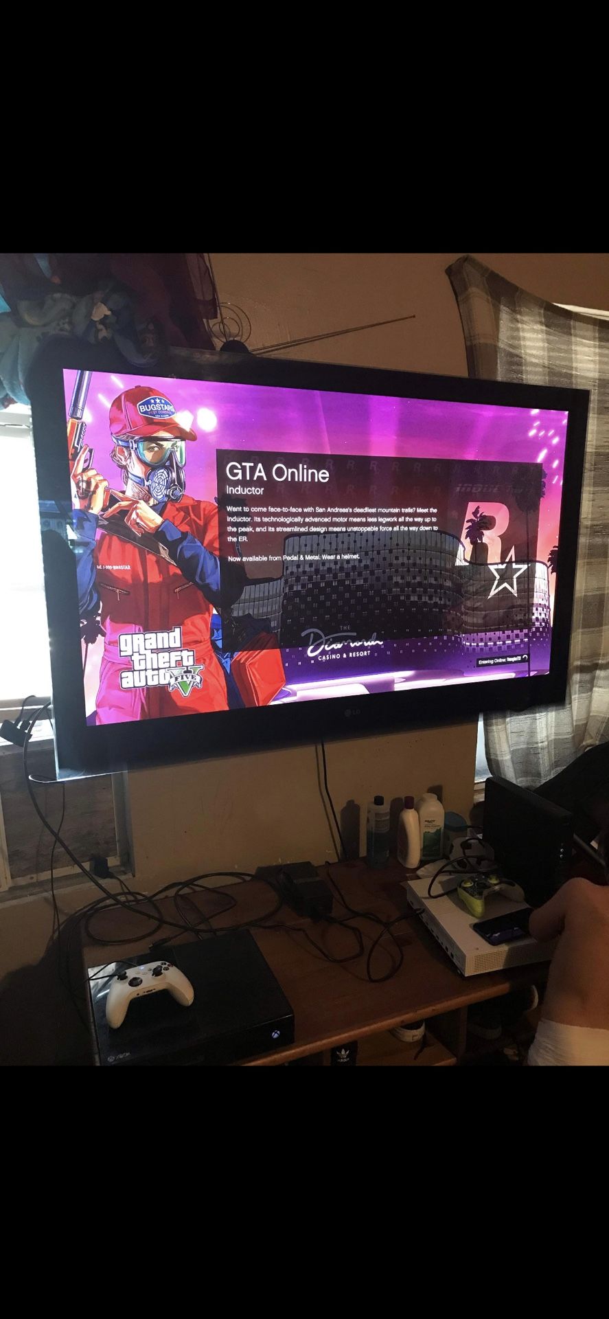 Xbox one With 2 Remotes & Games 