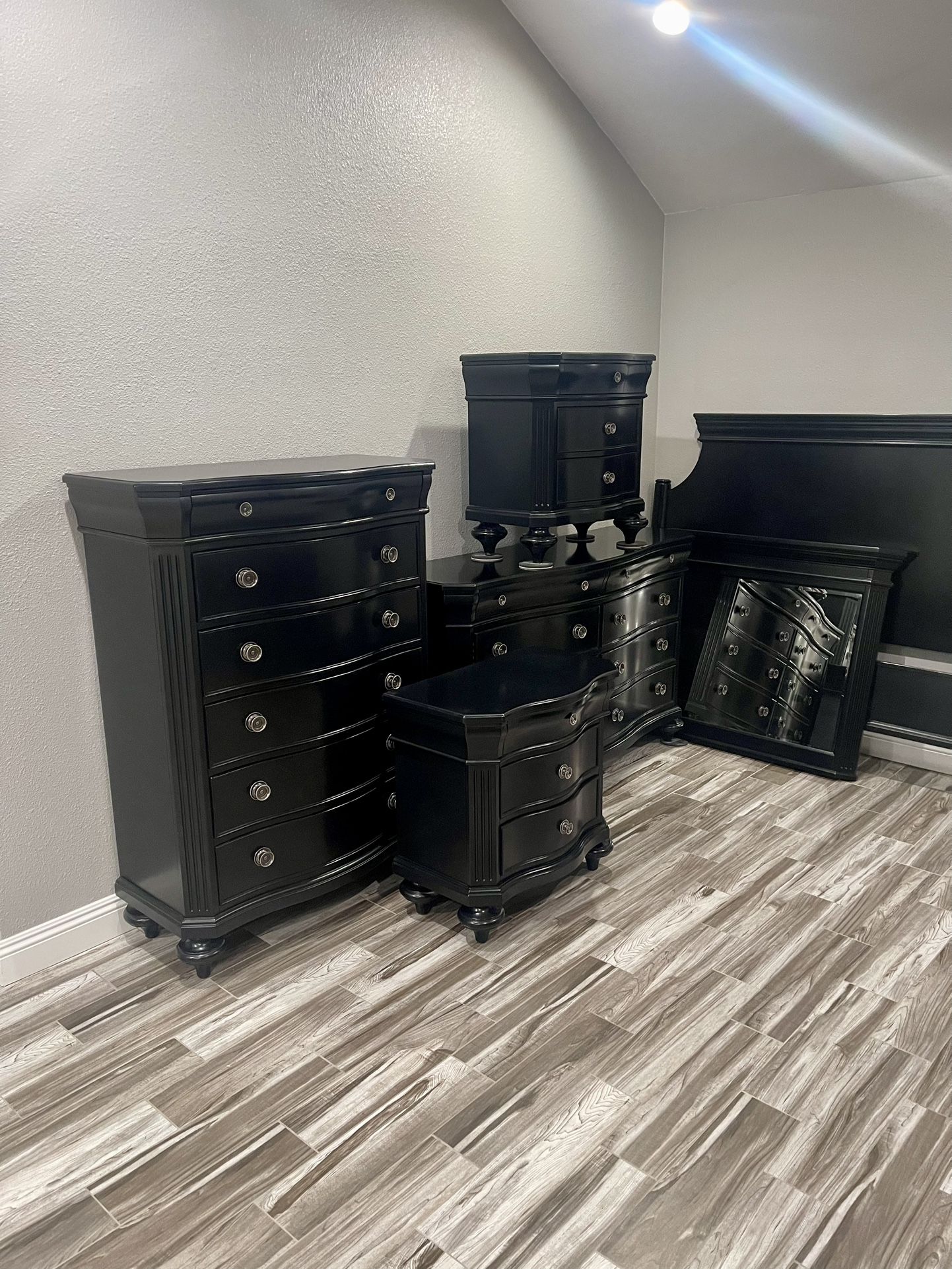 Broyhill Cali-king Bedroom Set