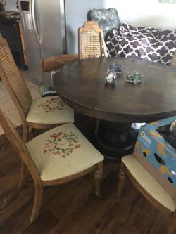 Table with 4 chairs