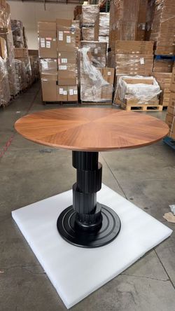 Luxury Round Pedestal Dining Table