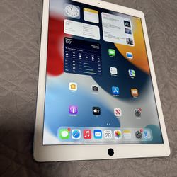 iPad Pro 12.9 Inches  In Very Good Condition 128gb