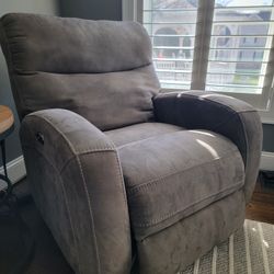 Raymour & Flanigan Reclining Chair 