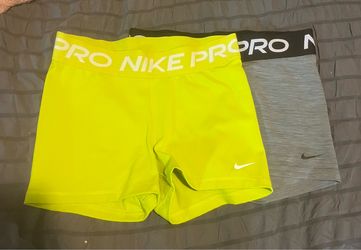 2 Nike pro short