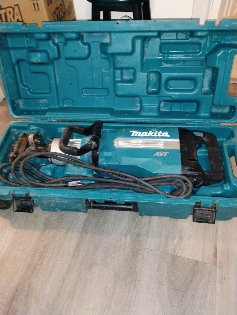 Makita Demolition Hammer 