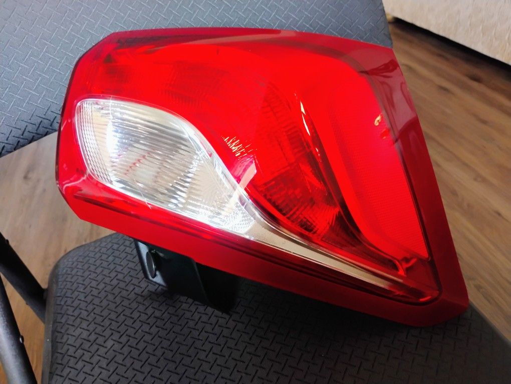 2021 Chevy Equinox Left Lh Taillight Driver Side $80.
