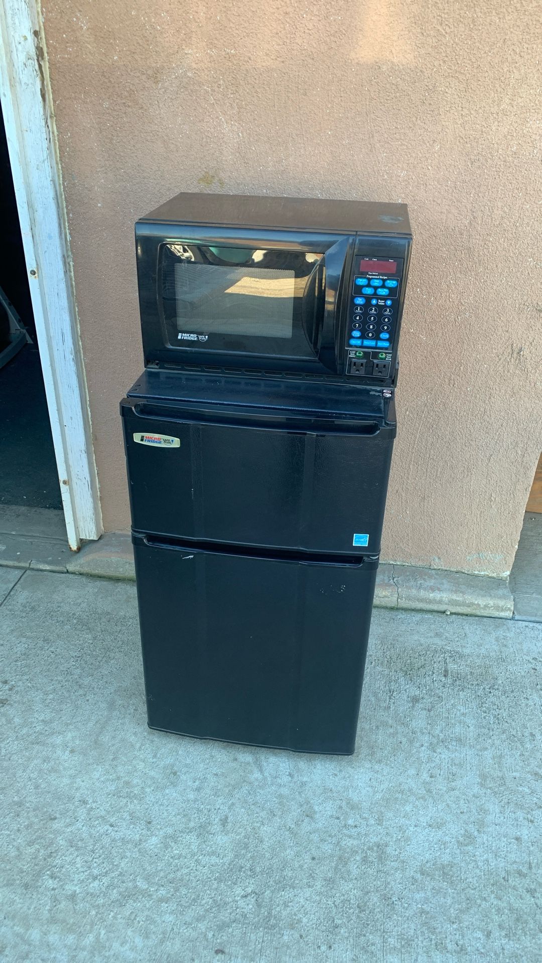 Refrigerator Y microwave $250