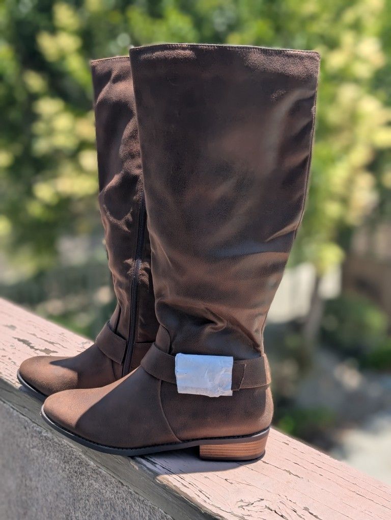 Woman Size 9 - Brown Boots