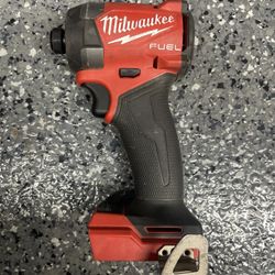 Milwaukee 18V 1/4 Impact Driver