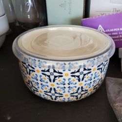 Smaller Bowl W Lid
