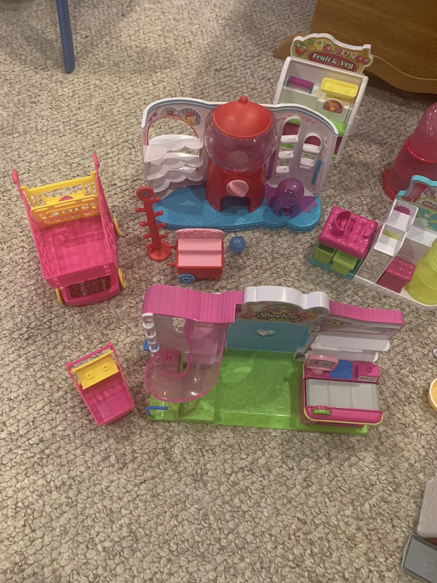 Shopkins happy places play sets with some figures