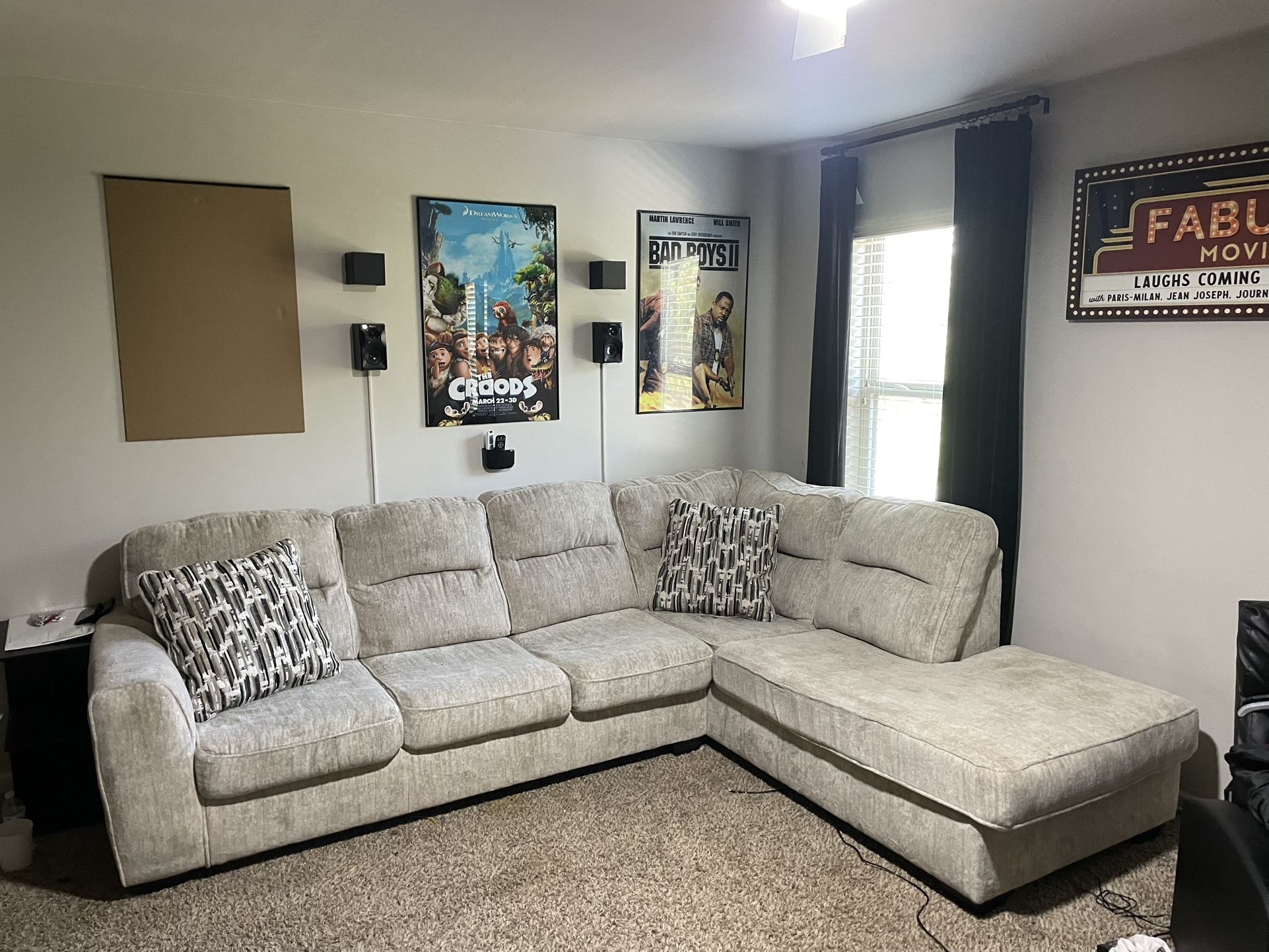 Signature Design by Ashley Lonoke 2-Piece Sectional
