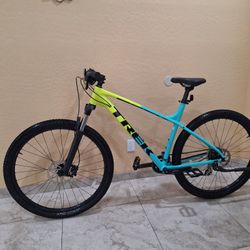 TREK MARLIN 5 MOUNTAIN BIKE 29 ER LIKE NEW ( CHECK MY OTHER BIKES)