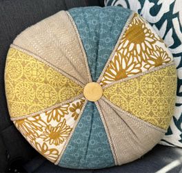 Round Patchwork Decorative Throw Pillow / Cushion