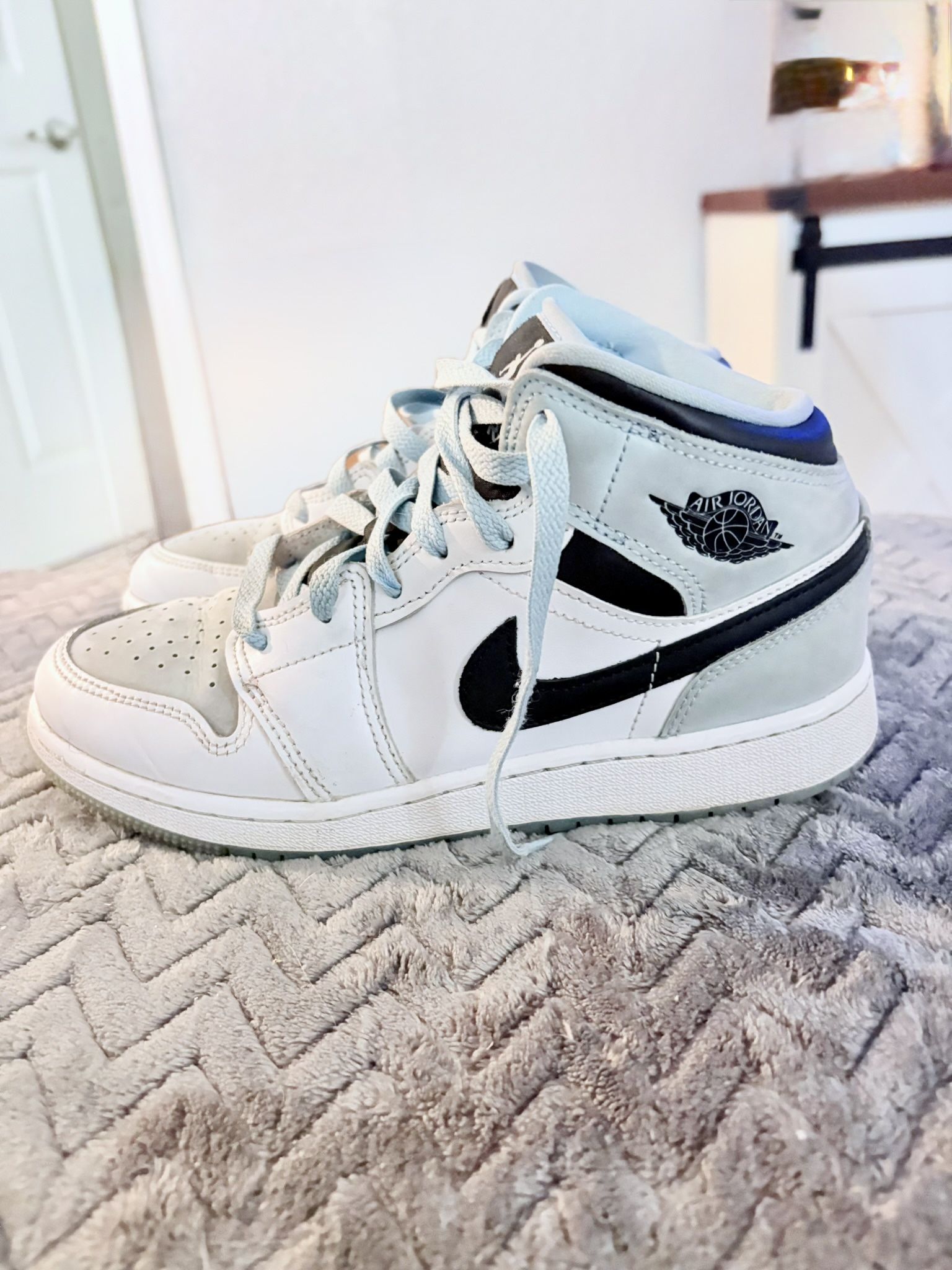 Nike Air Jordan 1 SE Mid Ice Blue Shoes Sz 4.5Y