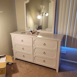 White/Lavender Canopy Bed And Dresser/vanity Set 