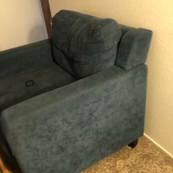 BLUE OFFICE/ LIVING ROOM DECOR COUCH. 