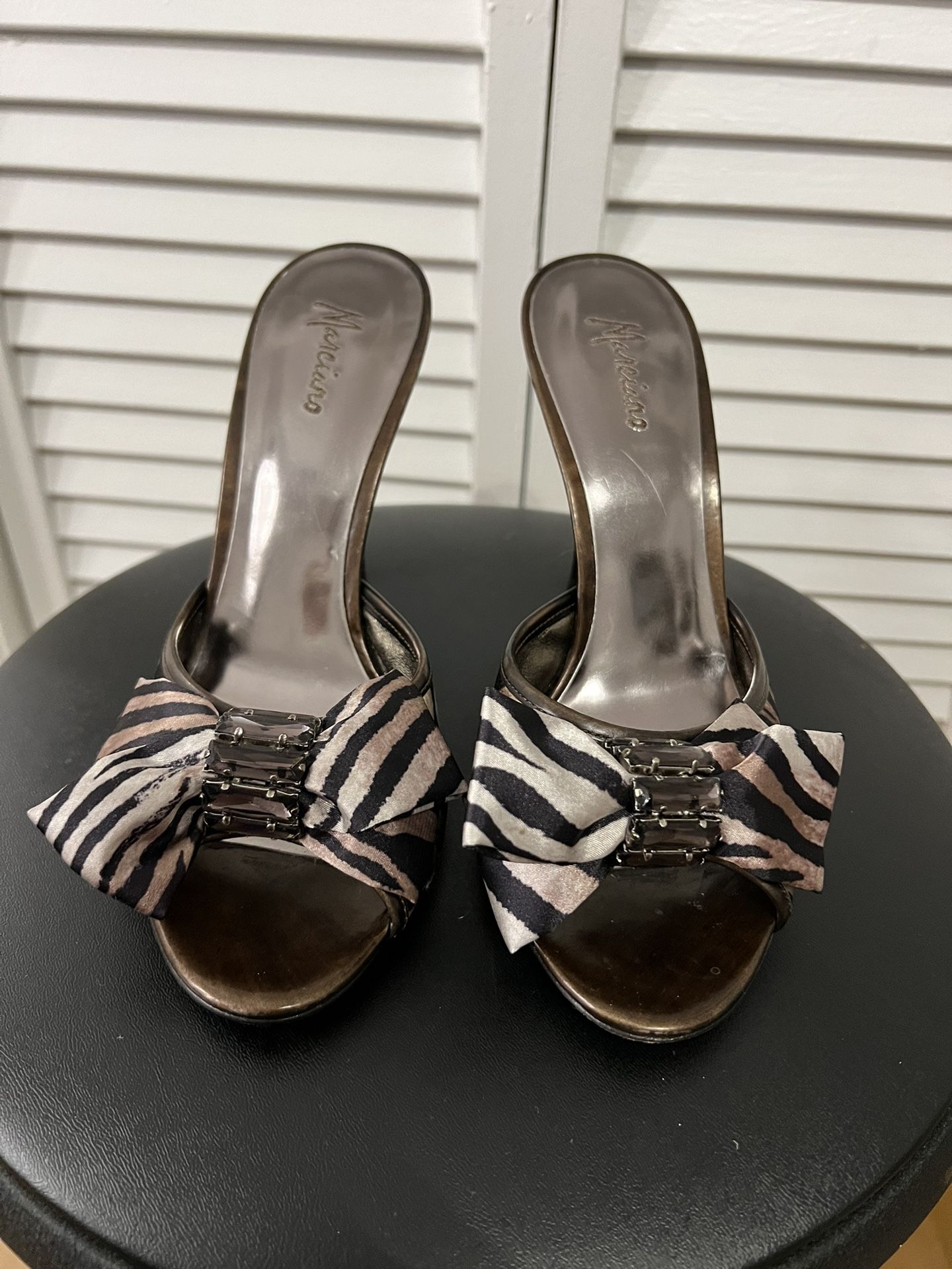 Marciano Guess Heels Zebra Striped Bronze With Crystal Detail Size 7
