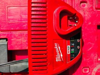 Milwaukee M12 Charger 
