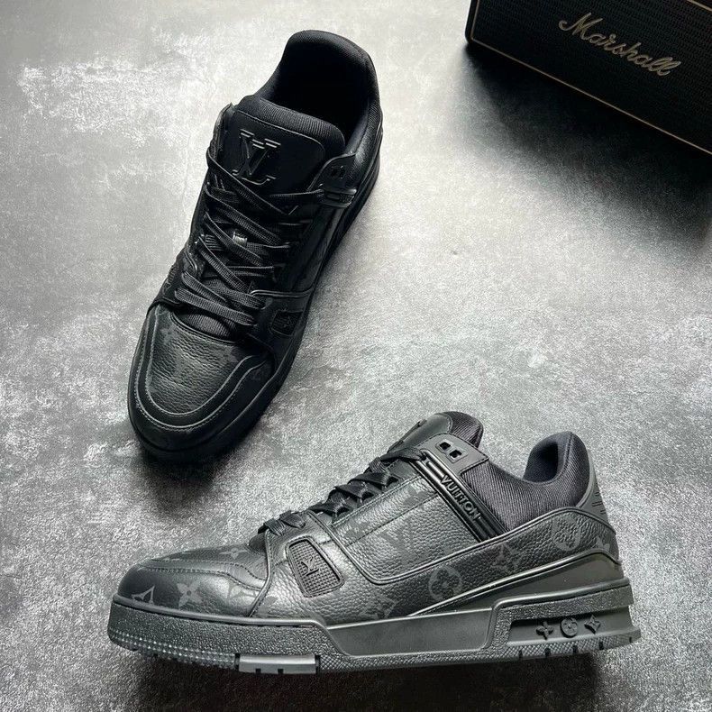 Luis Vuitton Trainer Sneaker Black Leather