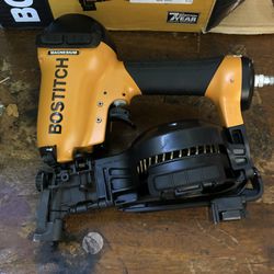 Bostitch 1.75-in 15-Degree Pneumatic Roofing Nailer