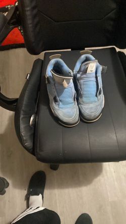 Jordan 4s university blues size 7