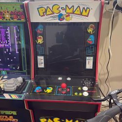 Pac-Man Arcade Game